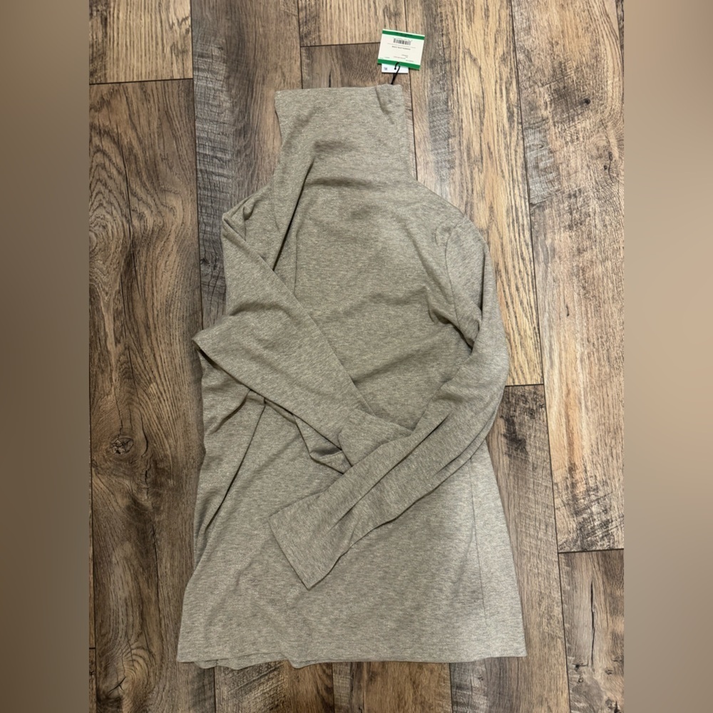 Anne Klein Seamless Turtleneck top in Heather Grey/Gold. New with tags. Large